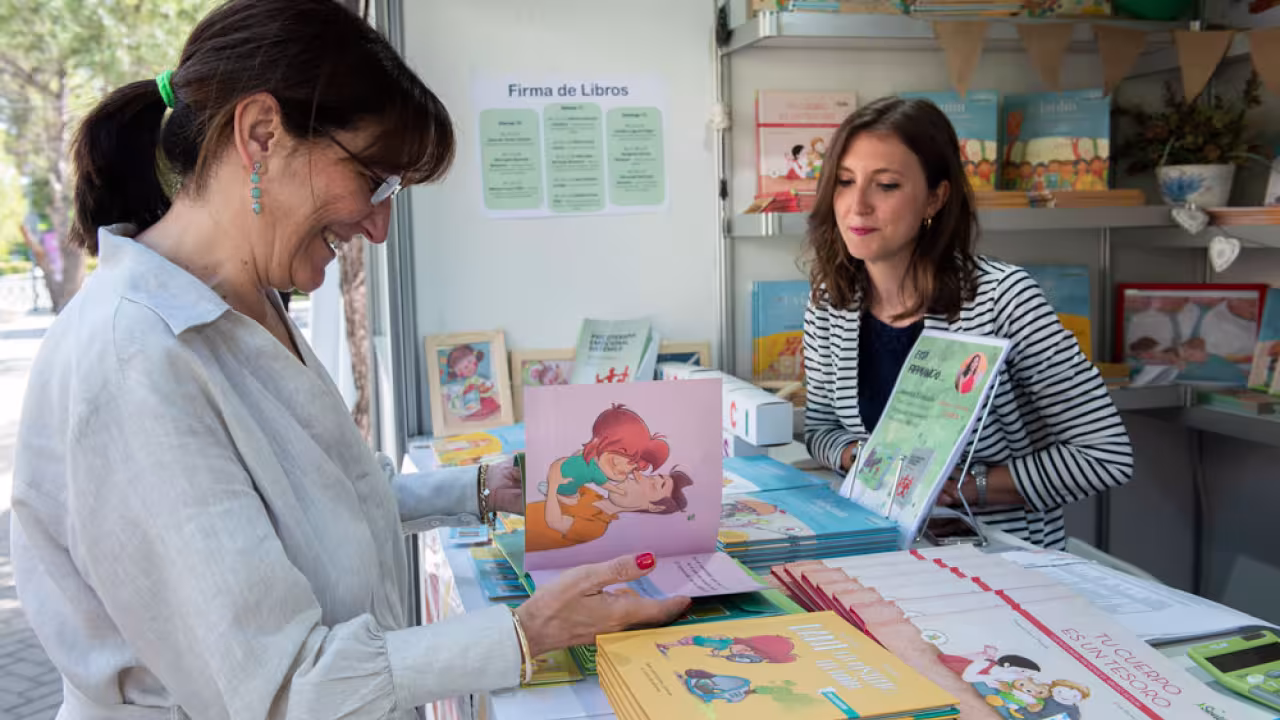 La alcaldesa en la Feria del Libro