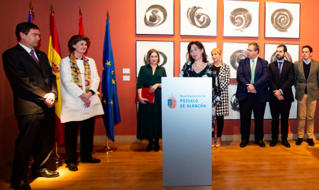 La alcaldesa, Susana Pérez Quislant, en la inauguración de la exposición de Martín Chirino