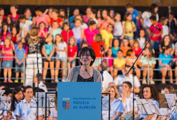 Pozuelo canta