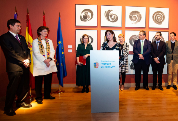 La alcaldesa, Susana Pérez Quislant, en la inauguración de la exposición de Martín Chirino